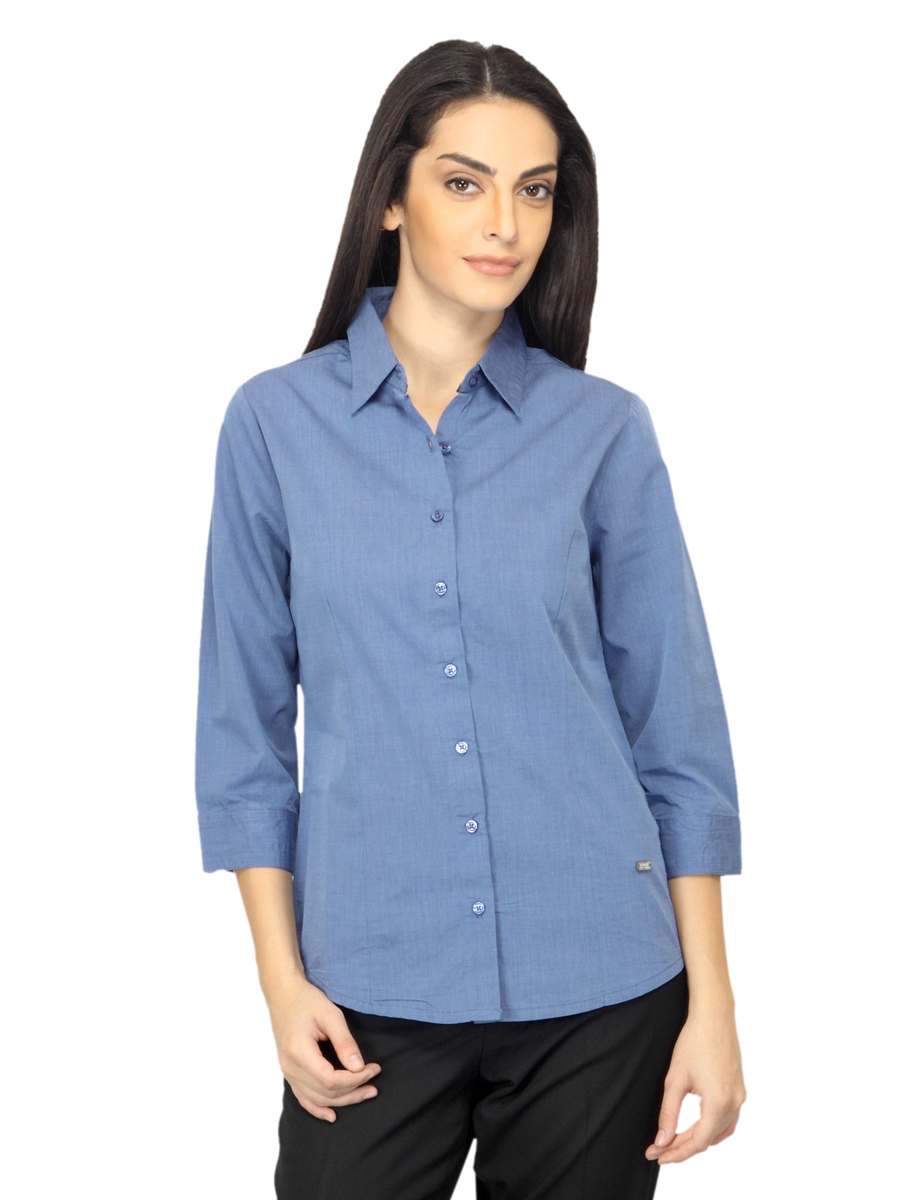 ArrowWomanBlueShirt-2c24f0436eb6312d73fce4aebc82422d