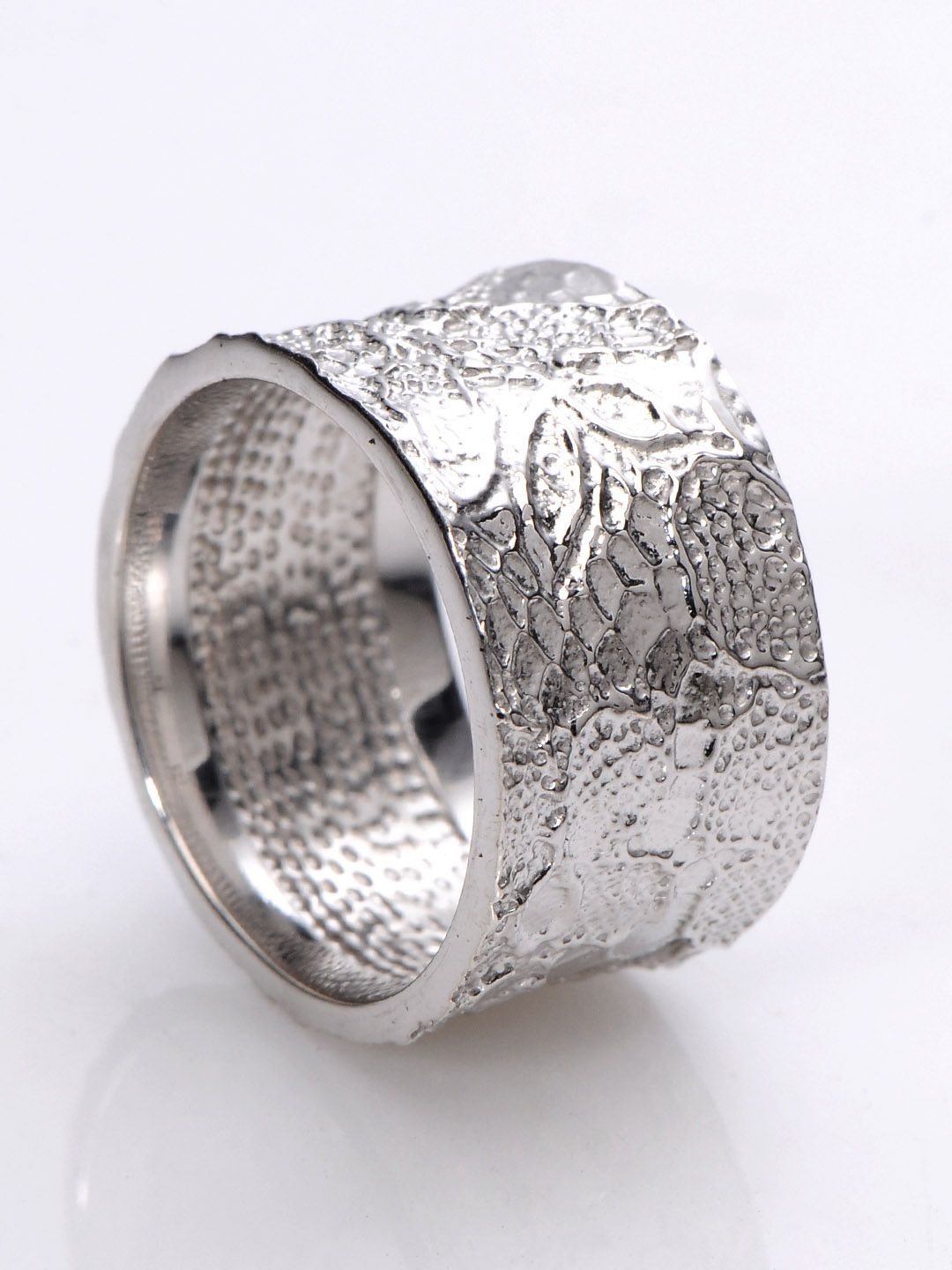 LenciaSterlingSilverRing-61c4a6206e9cf7b8eb538a3c51215d20